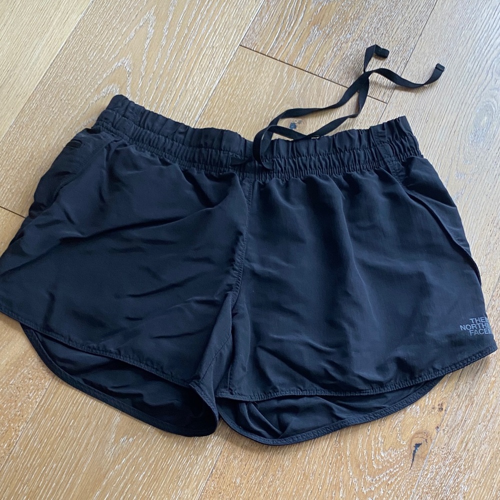 THE NORTH FACE Women’s Shorts (M)